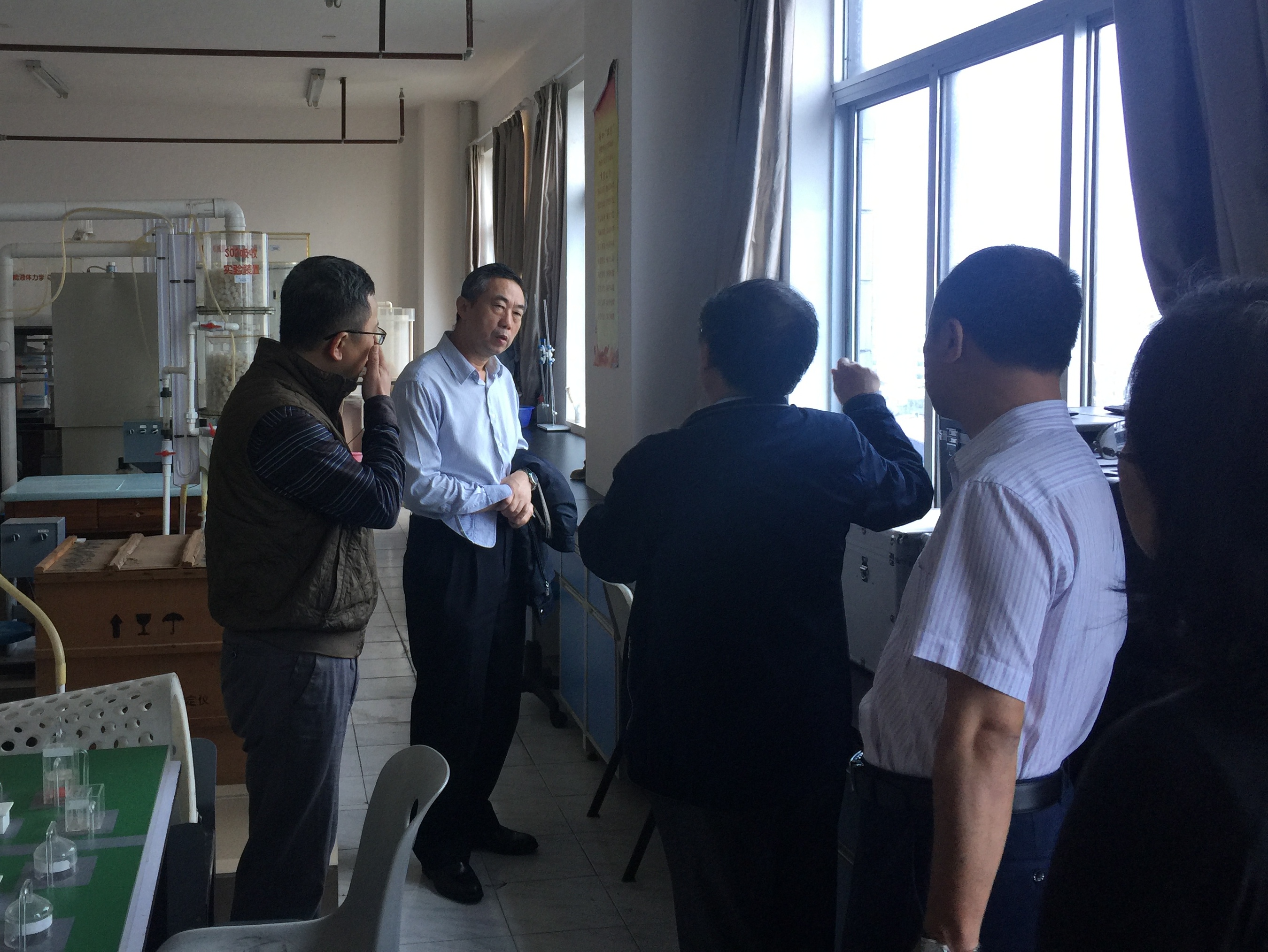 史海涛副校长带队开展校园安全检查